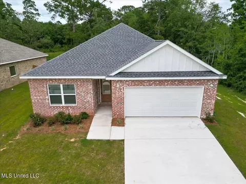 720 Waters View Dr, Biloxi, MS 39532