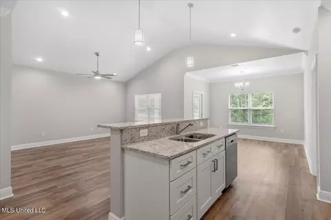 720 Waters View Dr, Biloxi, MS 39532 photo 11