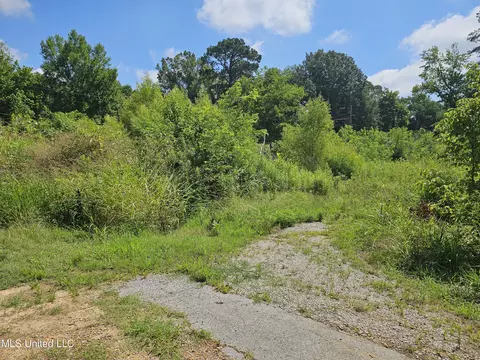 56 N Senter St, Byhalia, MS 38611