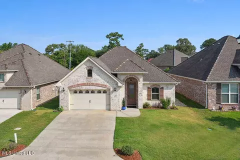 217 Fairway Villas Cir, Diamondhead, MS 39525