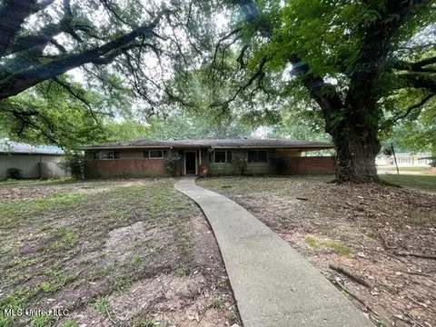 4612 Kelton Dr, Jackson, MS 39211