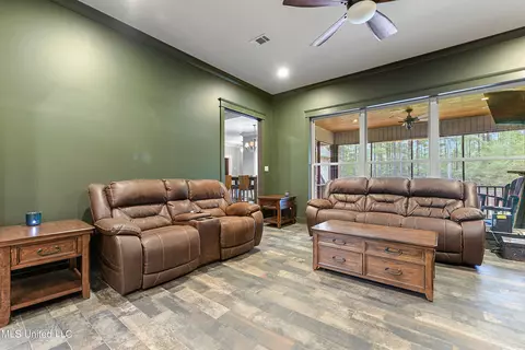 Living - 131 Sandstone Rdg, Lucedale, MS 39452 photo 2 of 4