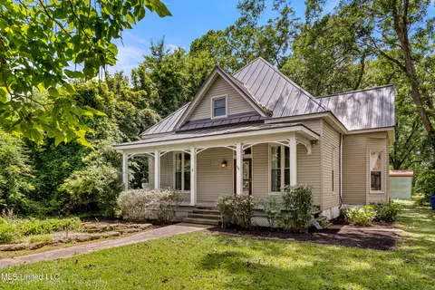 409 Railroad St, Como, MS 38619