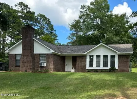 107 Lakeland Dr, Florence, MS 39073