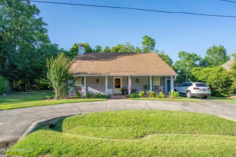776 Laie Pl, Diamondhead, MS 39525