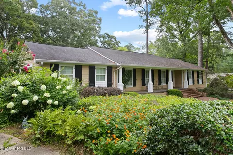 2216 Meadowbrook Rd, Jackson, MS 39211