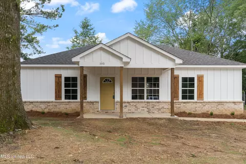 105 Gardenview Dr, Senatobia, MS 38668