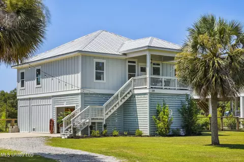 328 Lemoyne Rd, Pass Christian, MS 39571