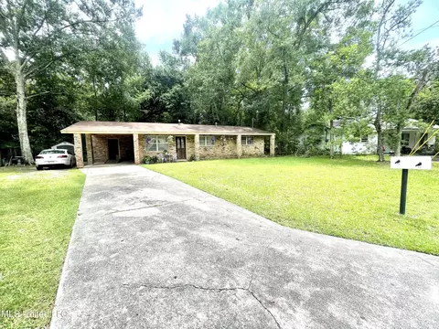 145 Lafayette Cir, Ocean Springs, MS 39564