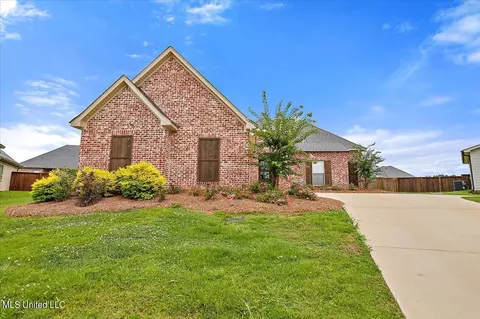 704 Queens Ct, Flowood, MS 39232