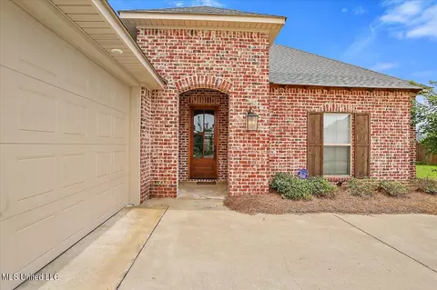 704 Queens Ct, Flowood, MS 39232 photo 3