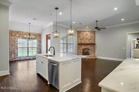 704 Queens Ct, Flowood, MS 39232 photo 9