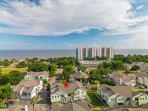 2252 Beach Dr #605, Gulfport, MS 39507