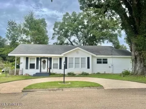 103 Yates Moody St, Poplarville, MS 39470