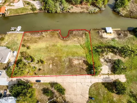 1504 Park Dr, Gautier, MS 39553
