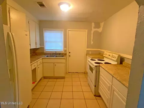 367 Iroquois Ave, Jackson, MS 39206 photo 2