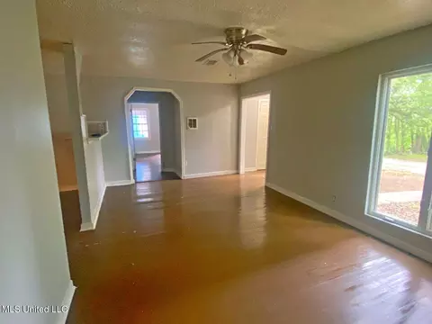 367 Iroquois Ave, Jackson, MS 39206 photo 4
