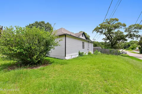 103 N Third St, Wiggins, MS 39577 photo 2