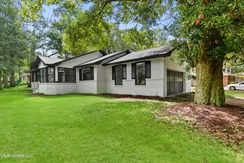 5030 Ridgewood Dr, Moss Point, MS 39563 photo 2