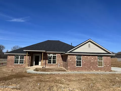 5914 Sara Ann Ln, Horn Lake, MS 38637