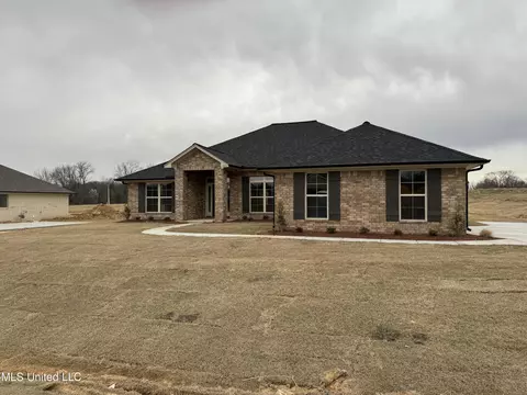 5874 Sara Ann Dr, Horn Lake, MS 38637
