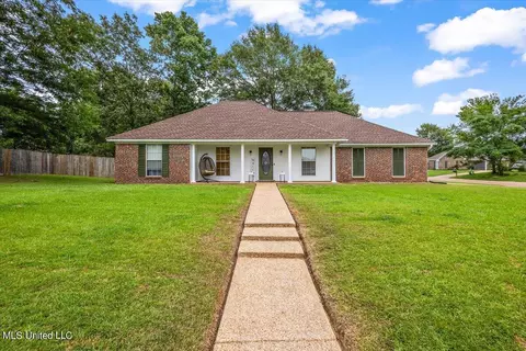 652 Southern Oaks Dr, Florence, MS 39073