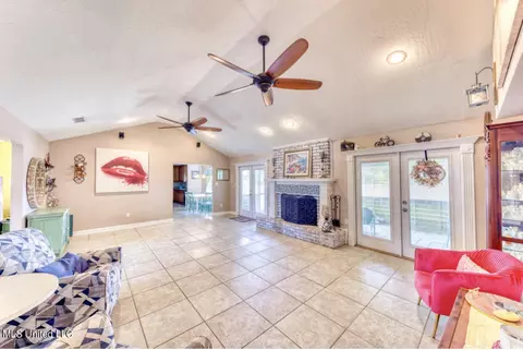 2404 Regency Dr, Biloxi, MS 39532 photo 7