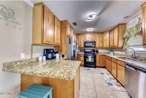2404 Regency Dr, Biloxi, MS 39532 photo 10