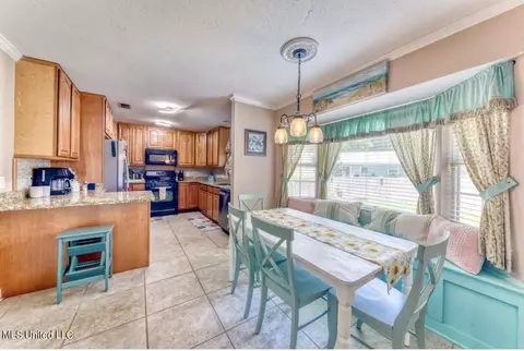 2404 Regency Dr, Biloxi, MS 39532 photo 11