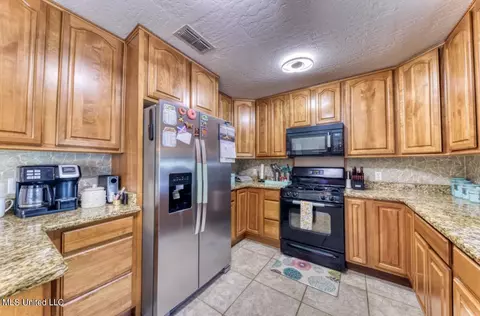 2404 Regency Dr, Biloxi, MS 39532 photo 9