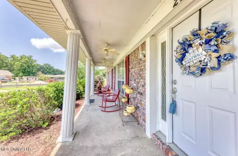 2404 Regency Dr, Biloxi, MS 39532 photo 2