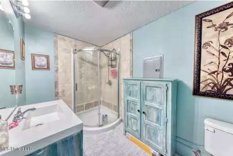 2404 Regency Dr, Biloxi, MS 39532 photo 18