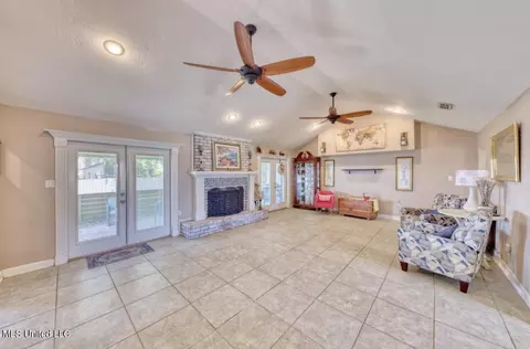 2404 Regency Dr, Biloxi, MS 39532 photo 6