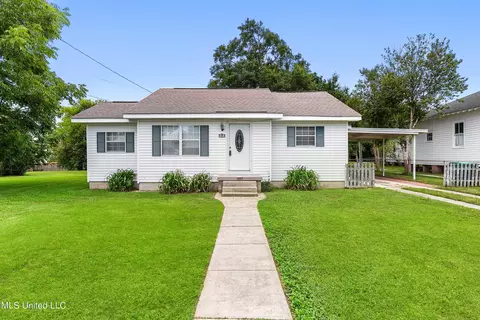 327 Carroll Ave, Bay Saint Louis, MS 39520