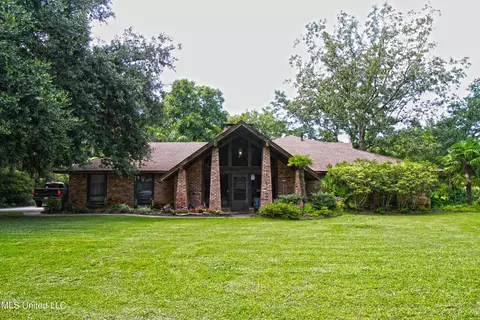 3321 Ebbtide St, Gautier, MS 39553