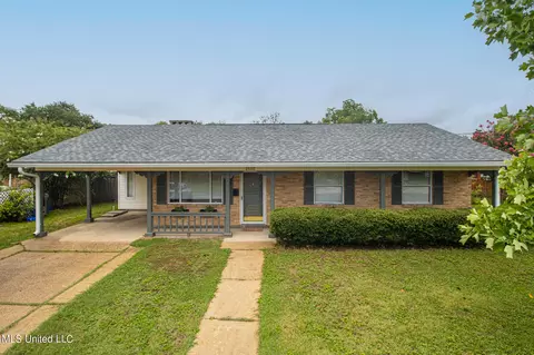 2503 Middlecoff Dr, Gulfport, MS 39507