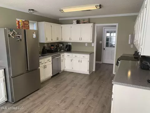 7375 Fox Glen Dr, Olive Branch, MS 38654 photo 2
