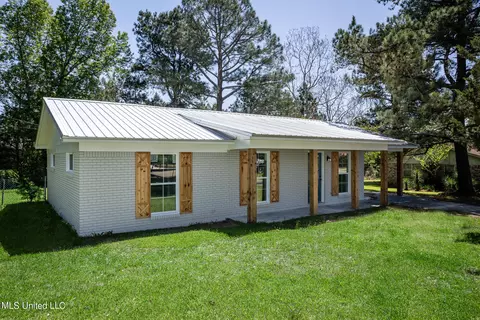 807 NE Boling St, Magee, MS 39111
