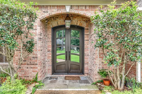 369 Pinewood Ln, Ridgeland, MS 39157