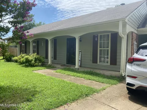 6499 W Farley Dr, Olive Branch, MS 38654