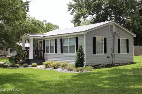 5219 Hodge St, Moss Point, MS 39563