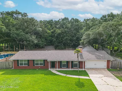 1409 Seacliffe Dr, Gautier, MS 39553