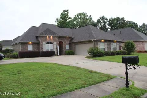 101 Bridgeton Ct, Canton, MS 39046