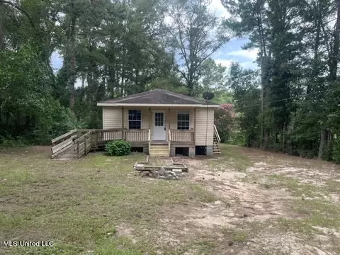 8 Summer Ln, Poplarville, MS 39470