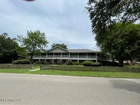 515 Third St #13, Bay Saint Louis, MS 39520