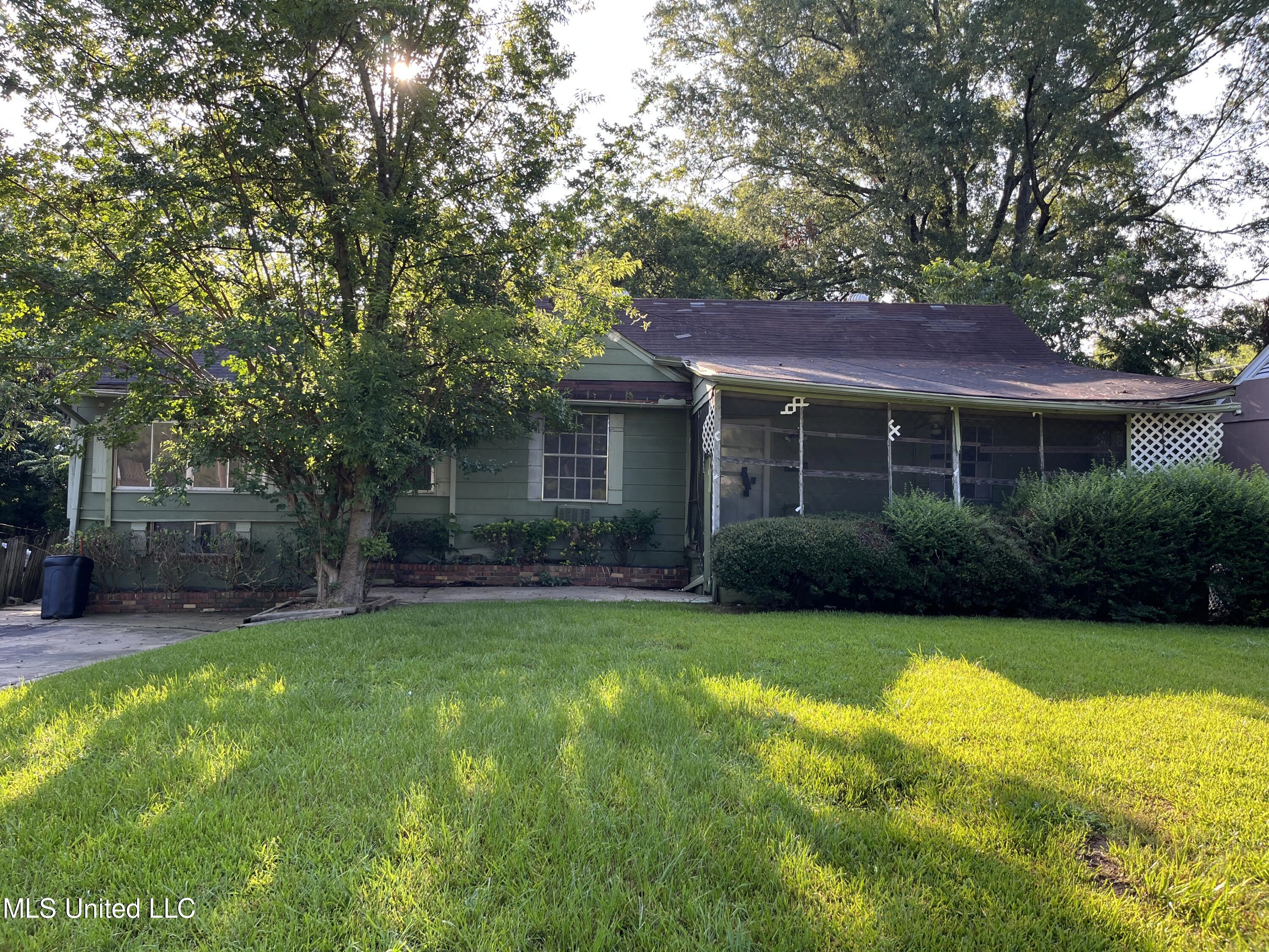 1740 Kenmore Dr  