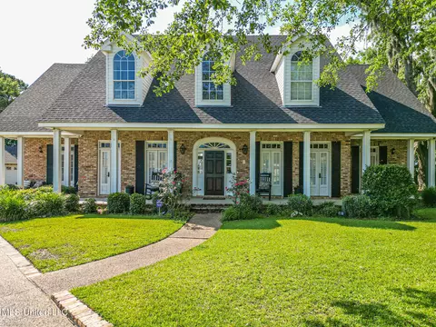 2478 W Shore Dr, Biloxi, MS 39532