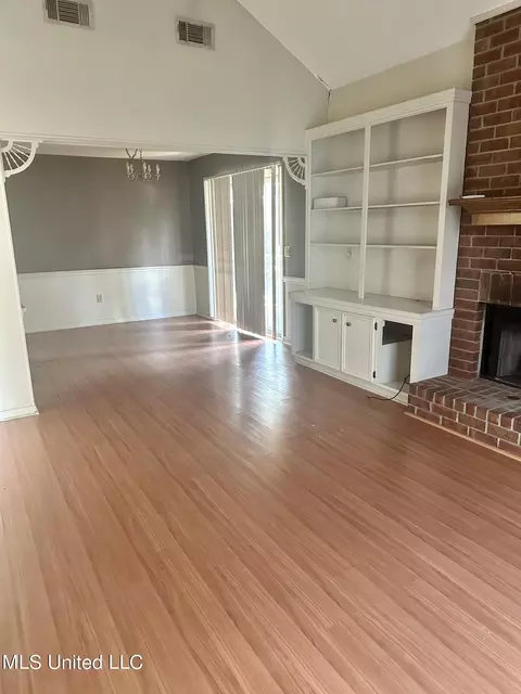 2455 River Oaks Blvd #B, Jackson, MS 39211