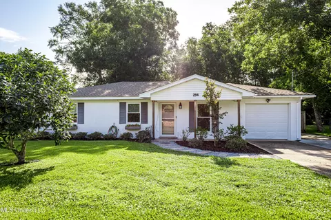 294 Holcomb Blvd, Ocean Springs, MS 39564