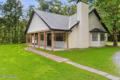 1136 Farrigut Lake Rd, Gautier, MS 39553